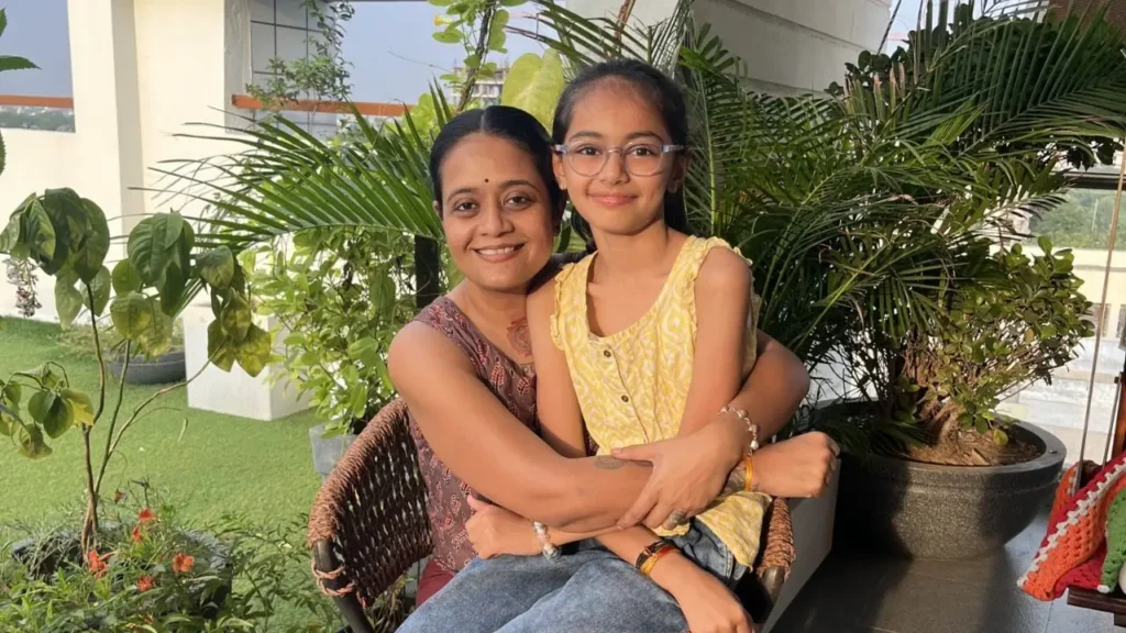 rasesha sitting with child during her emotional education program